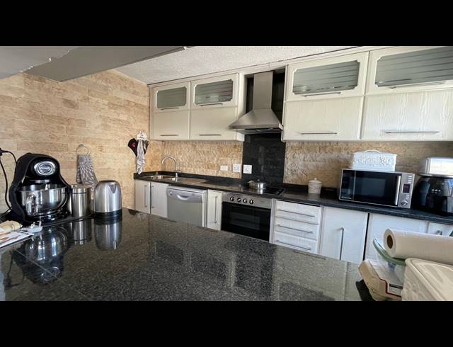 3 BEDROOM TOWNHOUSE FOR SALE IN ESSENWOOD